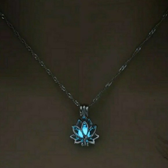 Luminous Glow-in-the-dark Lotus Necklace - Picture 2 of 6